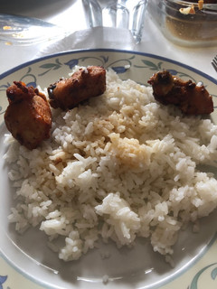 Una foto de Pollo con arroz al limón