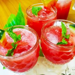 A picture of Water melon juice.