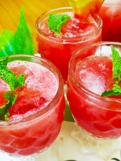 A picture of Water melon juice.