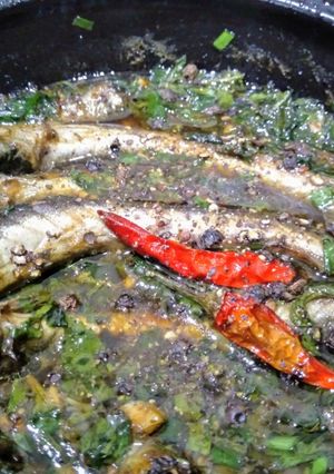 Hình của món Cá kèo kho rau răm.