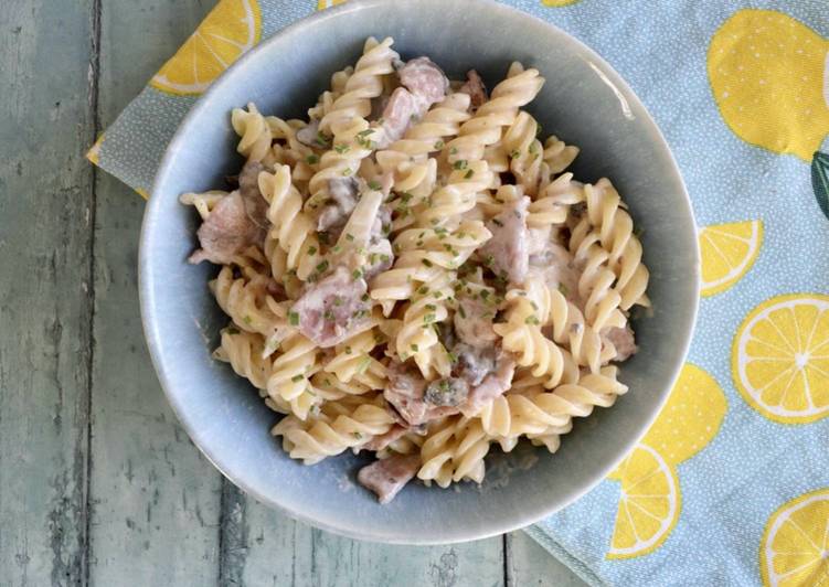 Steps to Prepare Perfect Pancetta, Mushroom & Garlic Pasta