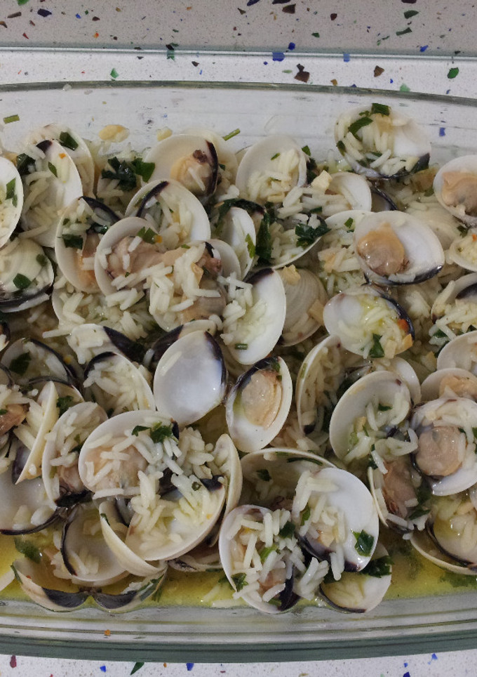 Una foto de Almejas con arroz