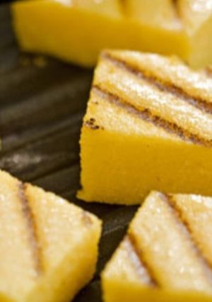 Una foto de Cuadraditos de polenta