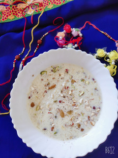 चावल की खीर (chawal ki kheer recipe in Hindi) रेसिपी मुख्य फोटो