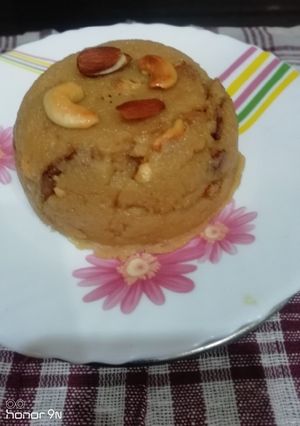 A picture of Makhandi Halwa.