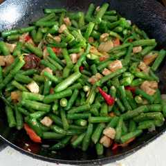 A picture of Tumis kacang panjang kriuk.