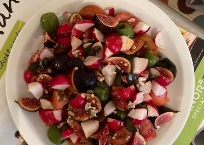 Salade avec figues et olives