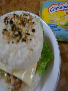 《芝司樂週末大挑戰》薑汁燒肉起司米漢堡 的食譜成品照片