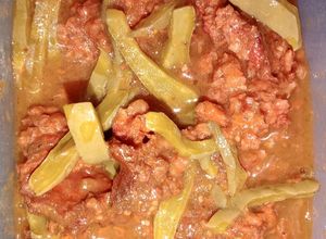 Una foto de Longaniza en salsa con nopales
