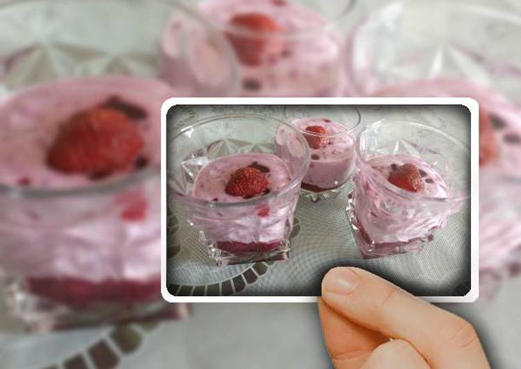 Steps to Make Award-winning Quick Strawberry Cream Dessert