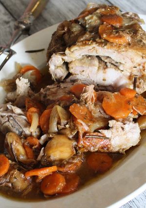 Une photo de Épaule d’agneau confite en cocotte