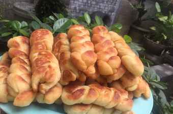 Cara Gampang Menyiapkan Donat kepang Anti Gagal