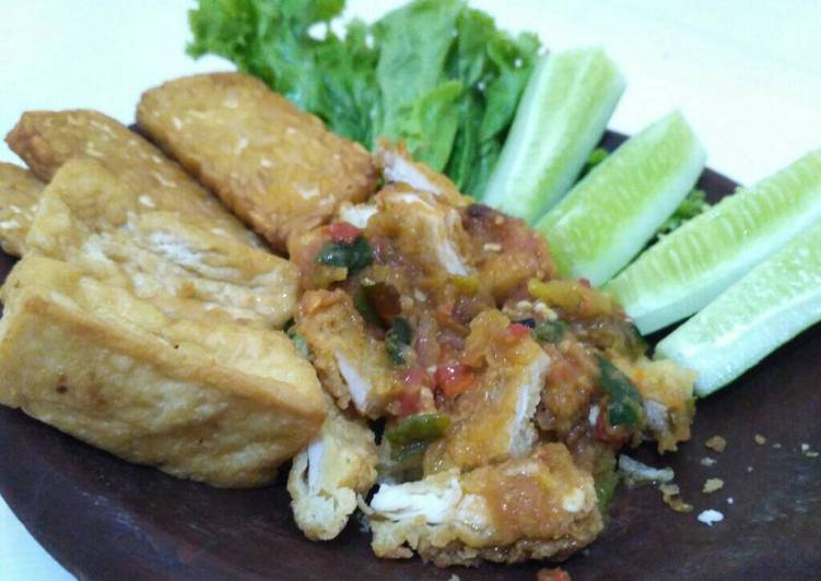 Resep Ayam geprek super pedas oleh Bunga Audhi - Cookpad