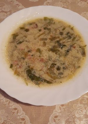 O poză a rețetei Ciorbă de salată verde cu afumătură.