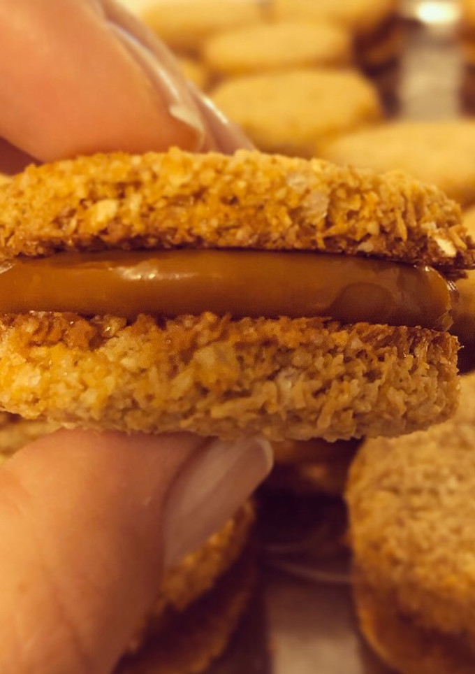 Una foto de Alfajores de coco y avena 🥥