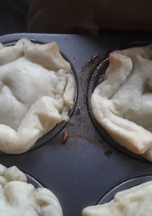 A picture of Scallop and chicken liver pies.