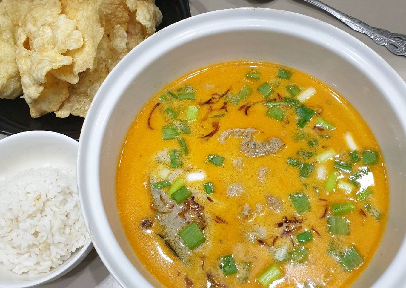 Soto daging dengan santan