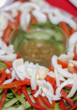 A picture of Vegetables salad with venigrate dressing.
