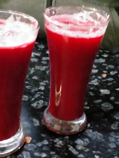 गाजर और चुकंदर का मिक्स जूस (gajar aur chukandar ka mix juice recipe in Hindi) रेसिपी मुख्य फोटो
