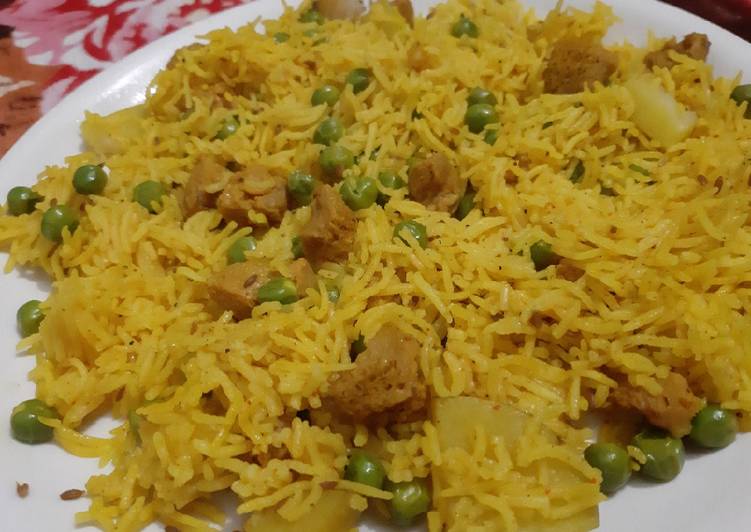 Mutar pulav with soya chunks