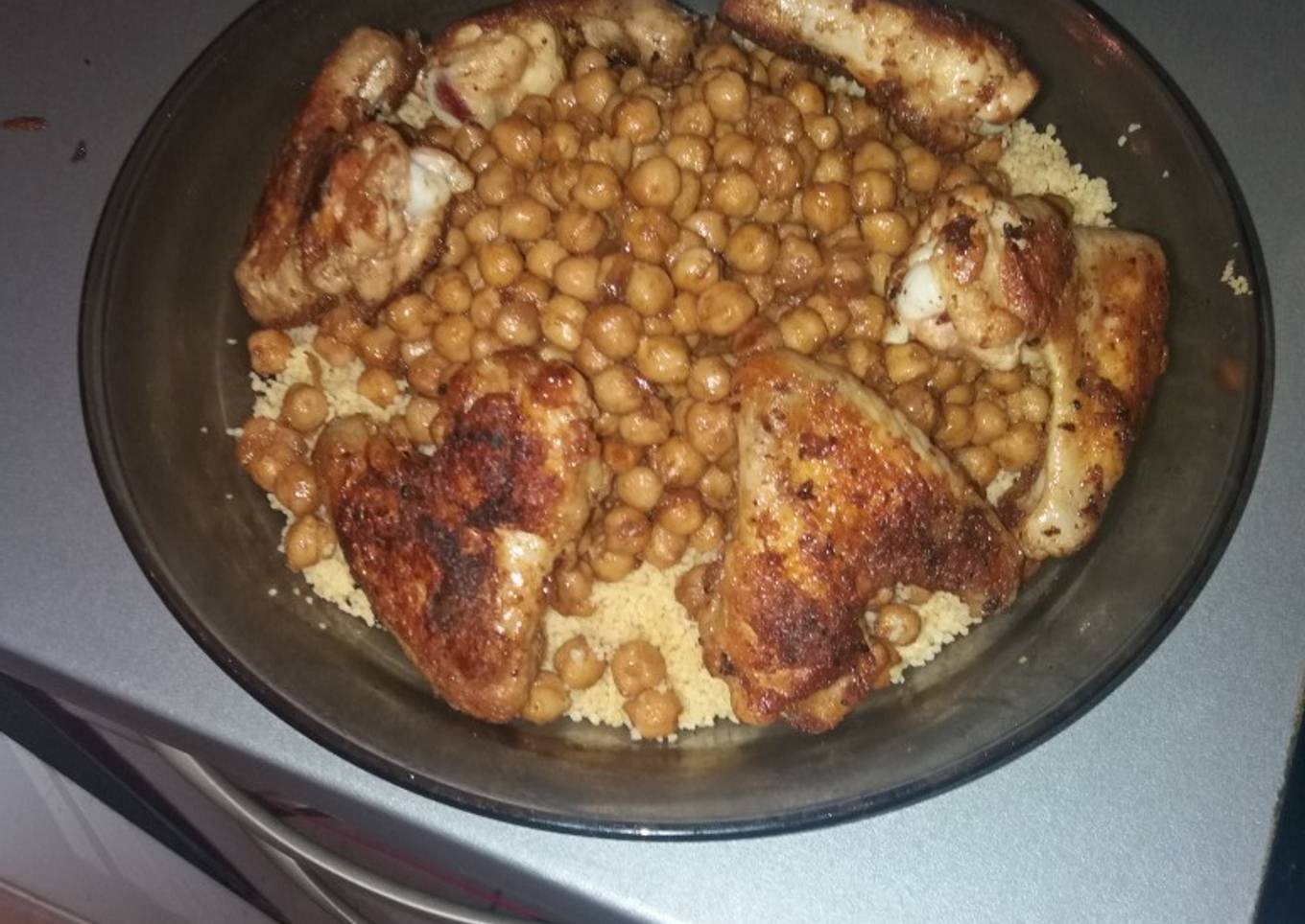 Couscous con pollo y garbanzos