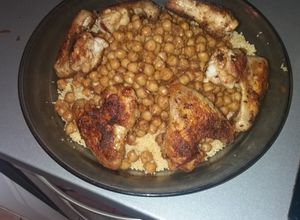 Foto principal de Couscous con pollo y garbanzos