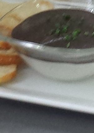 Una foto de Brandada de olivada y tostas