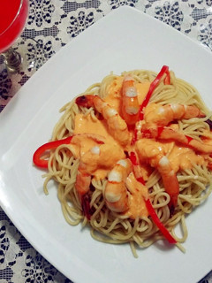 Una foto de Camarones con Espagueti y Crema de carnes frías