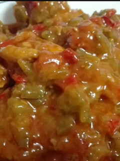 Una foto de Pularda en salsa de pimientos