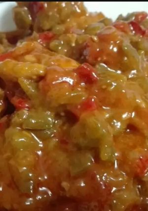 Una foto de Pularda en salsa de pimientos
