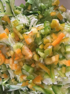 Una foto de Ensalada de lechuga con zapallito italiano