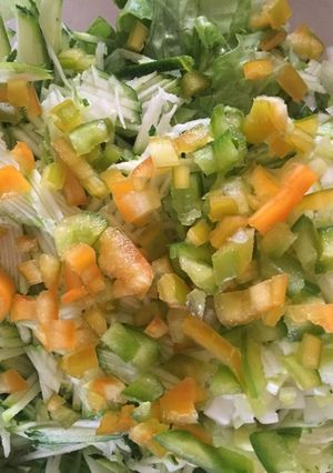 Una foto de Ensalada de lechuga con zapallito italiano