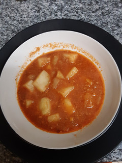 Una foto de Sopa de papa con chorizo 💯✔
