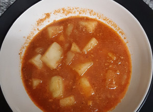 Una foto de Sopa de papa con chorizo 💯✔