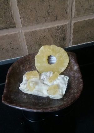 A picture of Pinapple White chocolate bar.