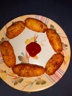 बचे हुए चावल से बने कटलेट (bache huye chawal se bane cutlet recipe in Hindi) रेसिपी मुख्य फोटो