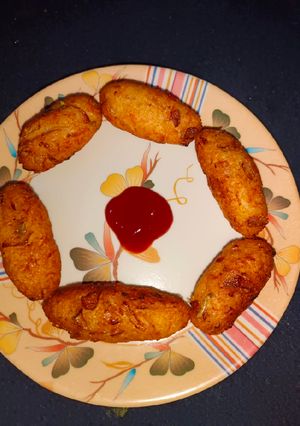 बचे हुए चावल से बने कटलेट (bache huye chawal se bane cutlet recipe in Hindi) रेसिपी मुख्य फोटो