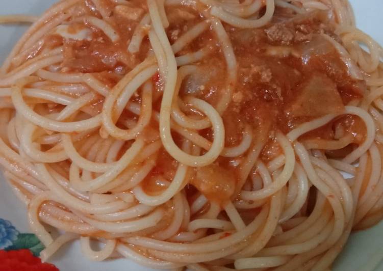 Bagaimana Menyiapkan Spaghetti Saus Homemade, Sempurna