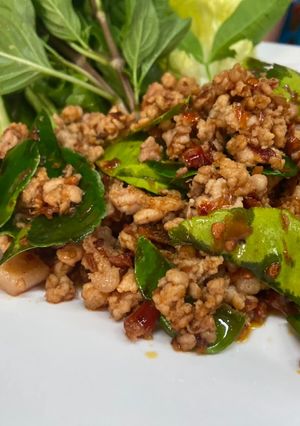 รูปของ คั่วหมูใบมะกรูด