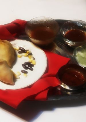 મેક્સિકન ફ્યુઝન સમોસા (Mexican Fusion Samosa Recipe In Gujarati) રેસીપી મુખ્ય ફોટો