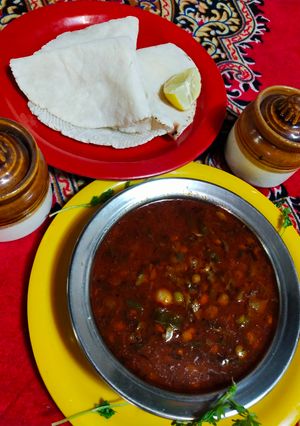 ताज्या तुरीदाण्यांची रस्साभाजी (tajya toridananchi rasabhaji recipe in marathi) रेसिपी चे मुख्य फोटो 