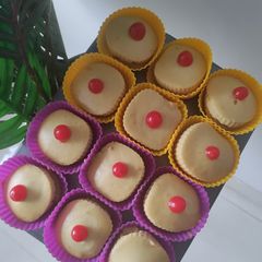 A picture of Vanilla cupcakes.