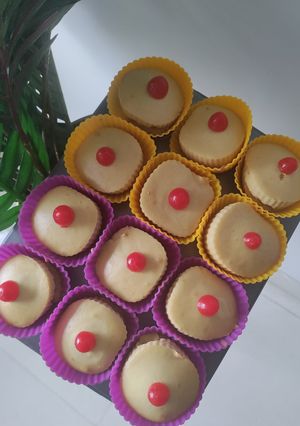 A picture of Vanilla cupcakes.