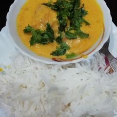 A picture of Kadhi chawal.