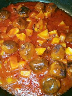 Una foto de Albóndigas con patatas