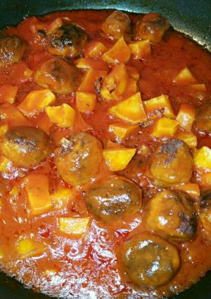 Una foto de Albóndigas con patatas
