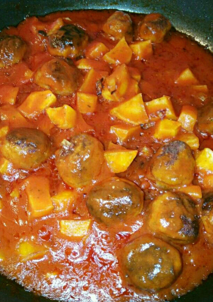 Una foto de Albóndigas con patatas