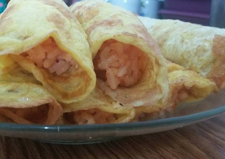 Cara memasak Nasi goreng gulung telor Anti Gagal