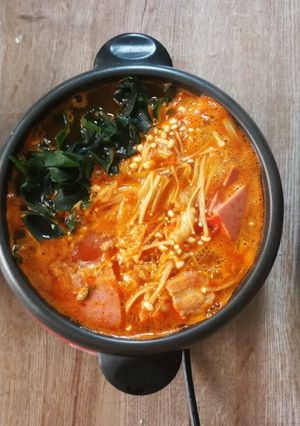 รูปของ ซุปกิมจิ​ เกี๊ยวกุ้ง+โบโลน่าหมู🍲