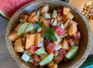 Une photo de Salade estivale pastèque, melon, concombre, menthe et feta